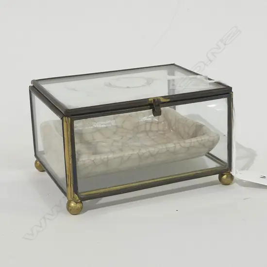 MING STYLE WHITE CRACKLE GLAZE SM DISH WITH GLASS BOX  110 X 85MM