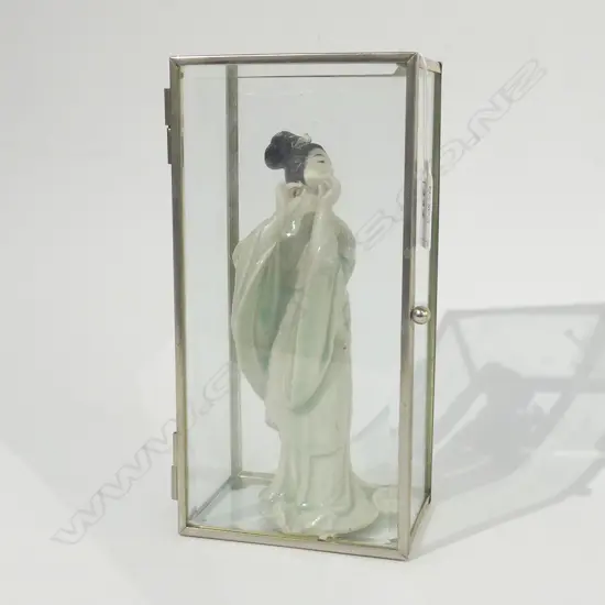 ORIENTAL PORCELAIN LADY FIGURINE WITH GLASS CASE H. 220MM