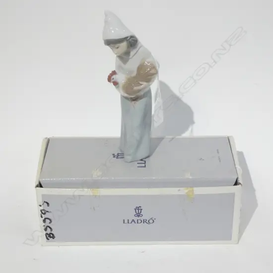 LLADRO SHEPHERDESS WITH ROOSTER 4677 H 220 MM BOXED