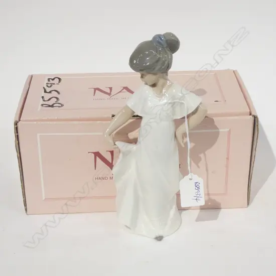 NAO CAMISON CON VUELO 01110 H 220 MM BOXED