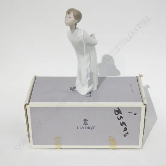 LLADRO BOY BLOWING H 230 MM BOXED