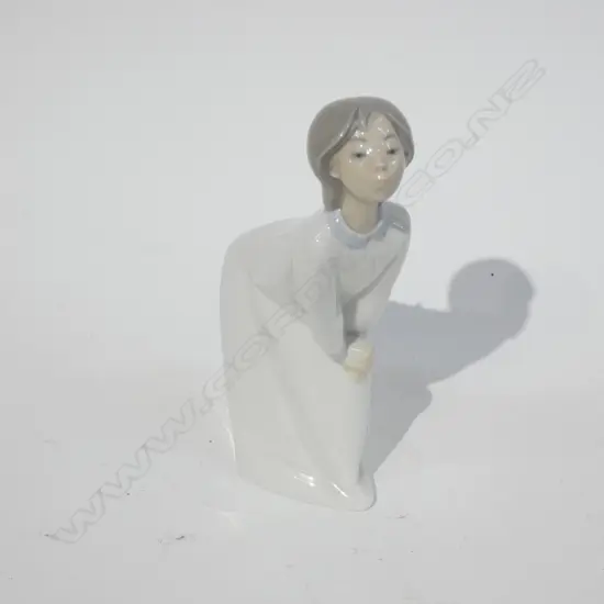 LLADRO GIRL KISSING H 190 MM