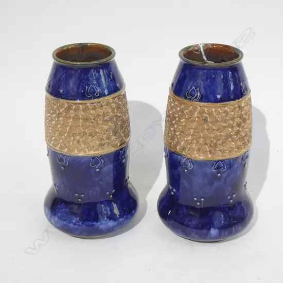 PR ROYAL DOULTON COBALT & GOLD GILDED VASES H. 210MM