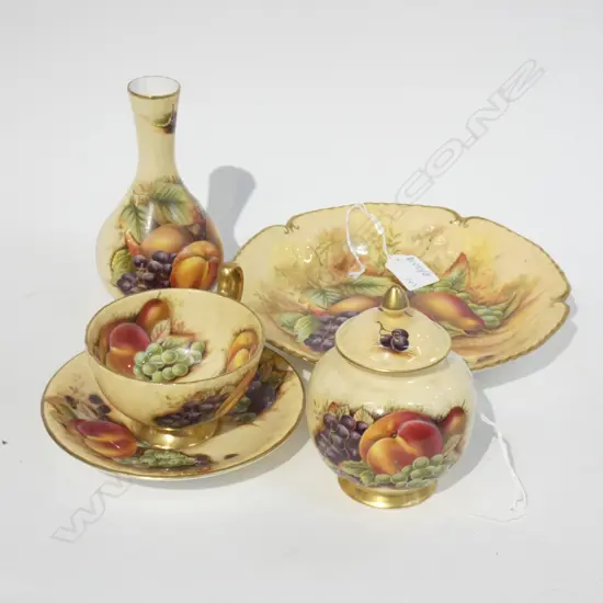 AYNSLEY ORHARD GOLDVASE/BOWL C/SAUCER+LIDDED JAR H 170 MM