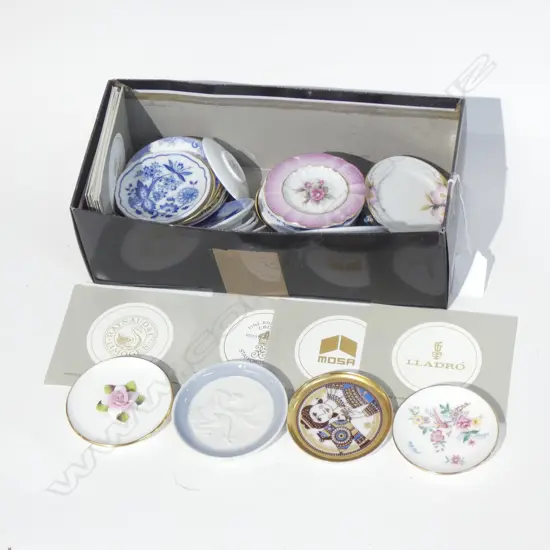 COLLECTION OF MINIATURE PLATES OF THE WORLD LIMOGES ETC