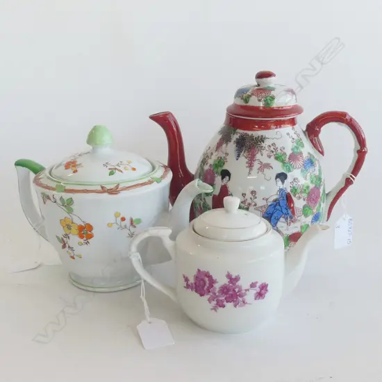 3 ORIENTAL PORCELAIN TEAPOTS - LARGEST H. 200MM