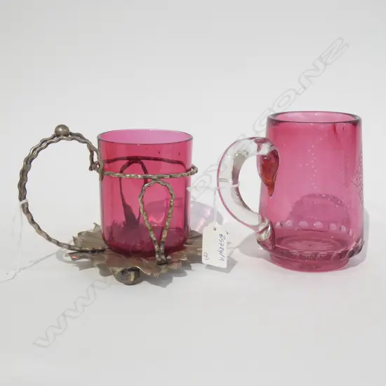 VICT CRANBERRY GLASS TANKARD + BOWL IN EP STAND H 130 MM