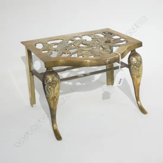 ORIENTAL BRASS STAND  180 X 240 X 160MM
