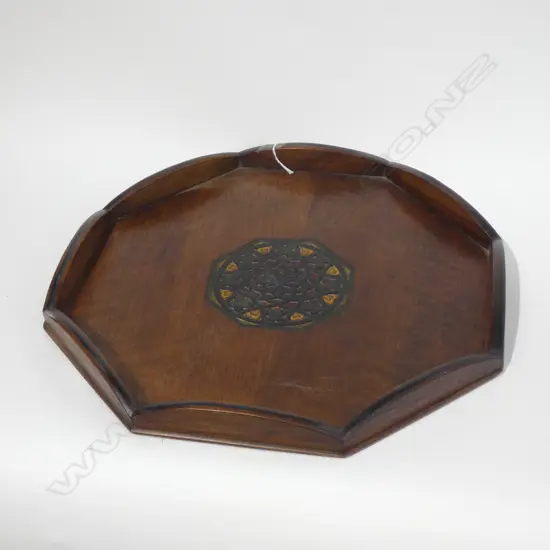 LG OAK TRAY - DECORATIVE CELTIC PATTERN TO CENTRE DIA 435MM
