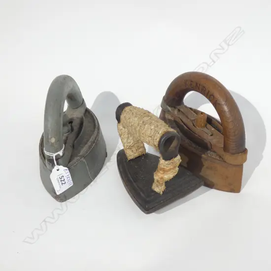 3 VINTAGE IRONS L.175mm