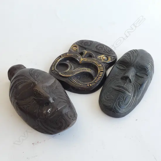 3 BRONZE MAORI FACES H.190mm