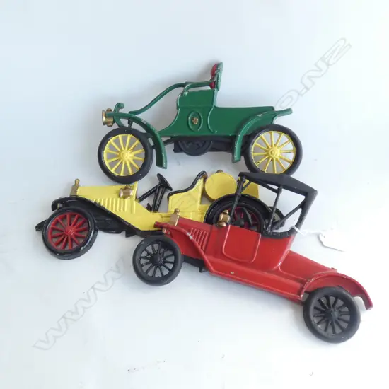 THREE BEXTON PAINTED METAL VINTAGE CAR WALL PLAQUES L 320MM