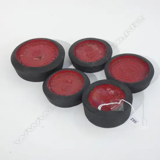 5 ASST RED & BLACK SCALE WEIGHTS - LARGEST 4LB