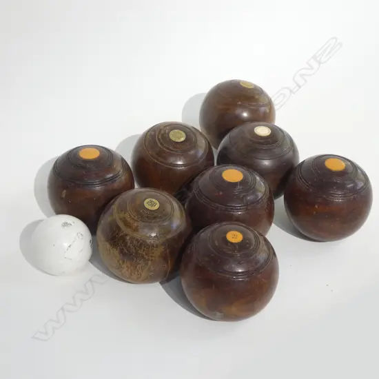 SET 8 VINTAGE INDOOR BOWLS (OLD WOOD  EXTINCT LIGNUM VITAE ) + KITTY