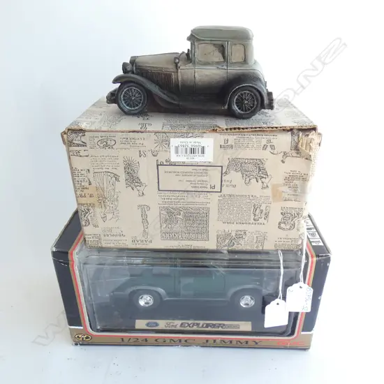 PR MODEL CARS; 1:24 FORD EXPLORER & VINTAGE CAR; BOTH IN BOXES 