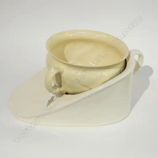 LG WHITE PORCELAIN BED PAN L 410MM & CHAMBER POT DIA 223MM...