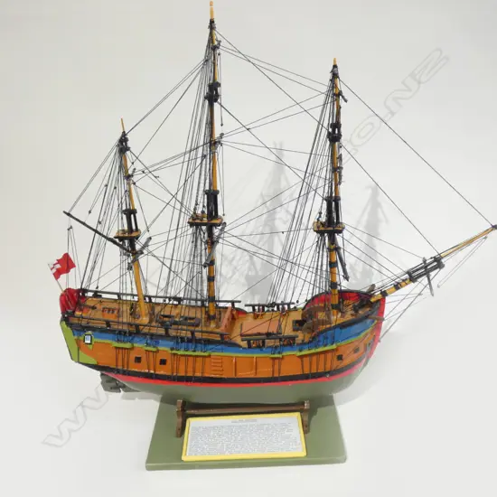 HAND MADE MODEL OF THE HMS ENDEVOUR L 680 MM