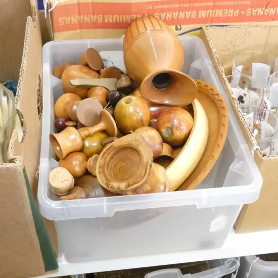 LOT ASST WOODEN TRAYS/FRUIT ETC