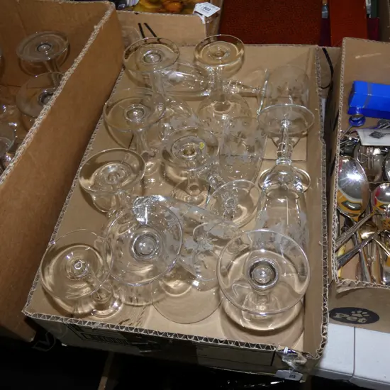 BOX LOT MIXED STYLE CHAMPAGNE GLASSES 