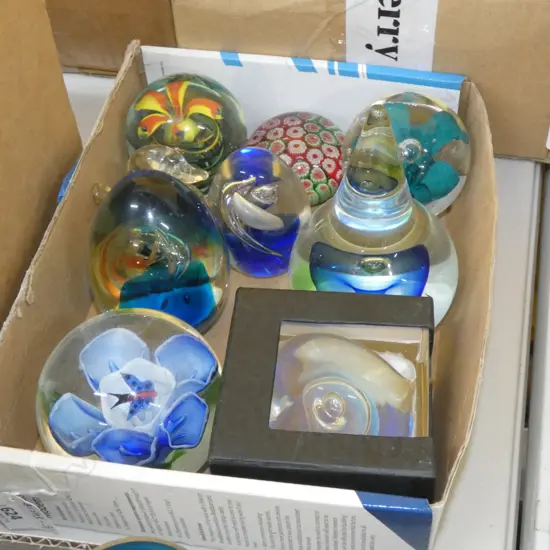 BOX GLASS PAPERWEIGHTS 