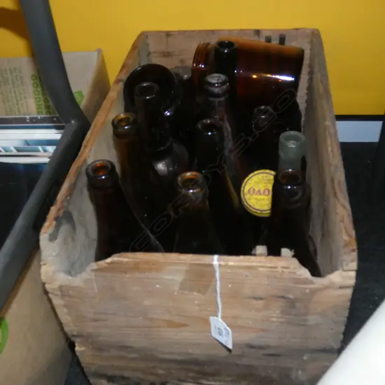 BOX OLD BOTTLES 