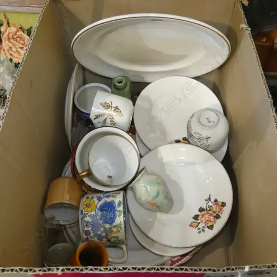 BOX VINTAGE CHINA SOME BADGEWARE 