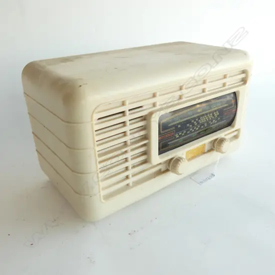 VINTAGE WHITE PLASTIC RADIO W.305mm