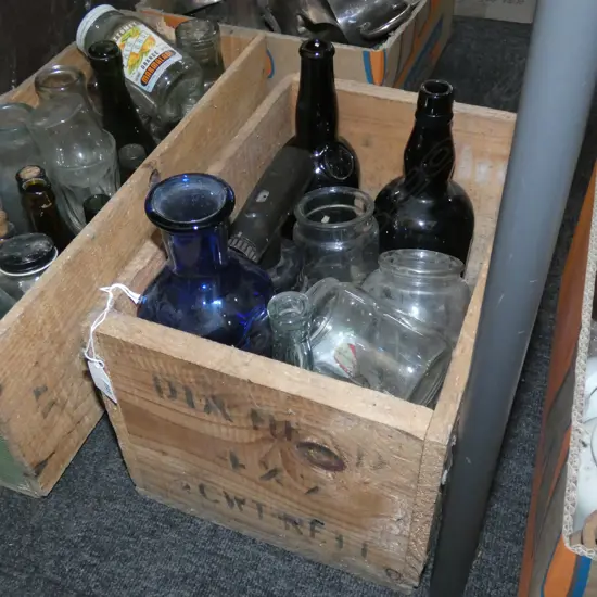 BOX OLD BOTTLES 
