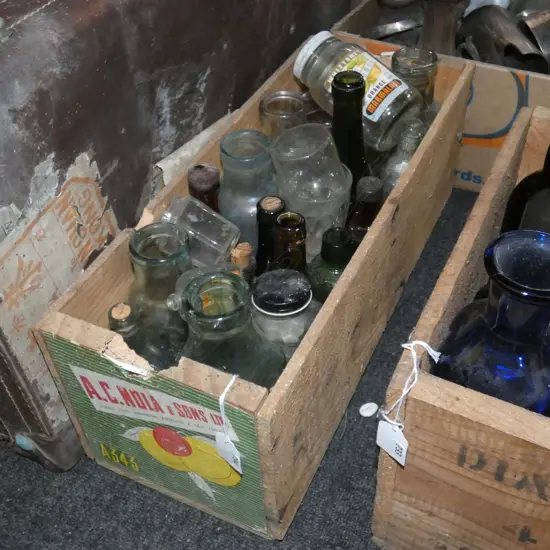 BOX OLD BOTTLES 