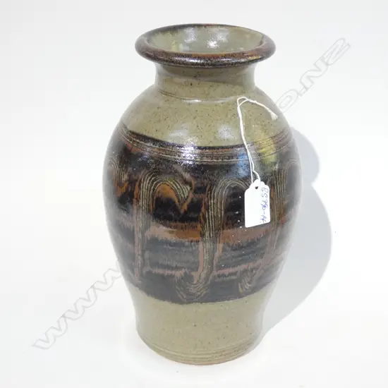 NZ STUDIO POTTERY VASE COMBED DECORATION H.285mm