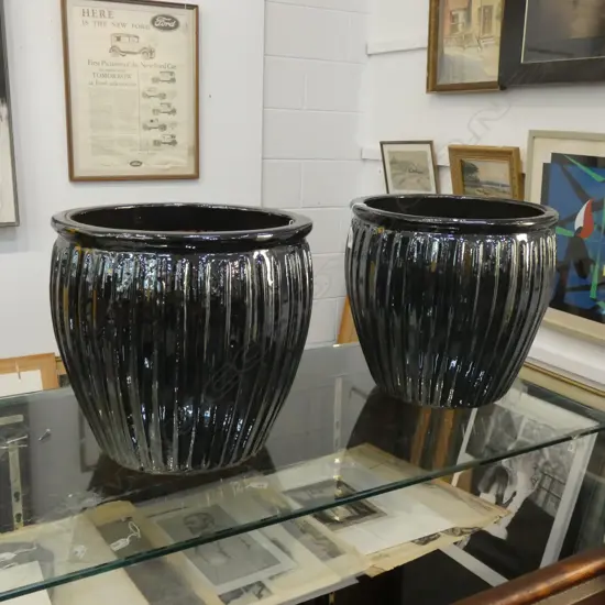 PR BLACK GLAZED GARDEN POTS WITH RIDGED DESIGN DIA 365 X H 360MM