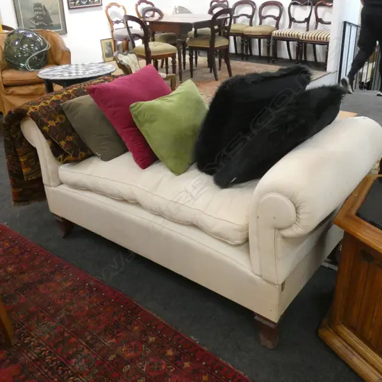 VINTAGE CREAM FRENCH DAYBED