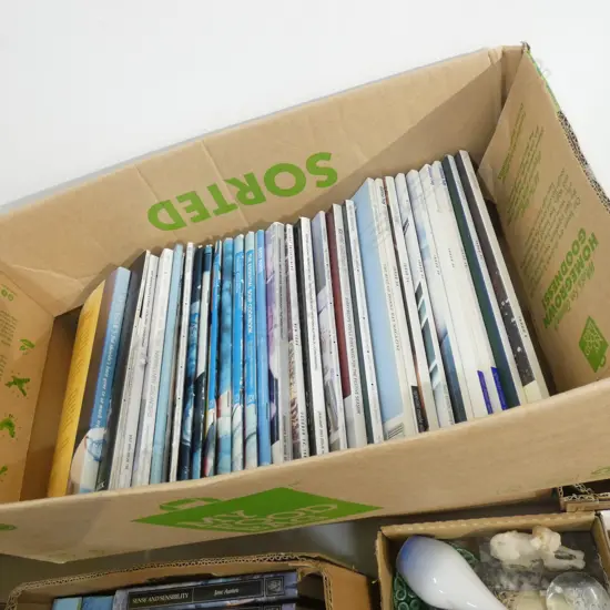 ASSORTMENT OF COOK BOOKS AND MAGAZINES