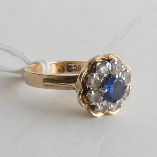 9CT GOLD AND BLUE AND WHITE STONES IN RING
