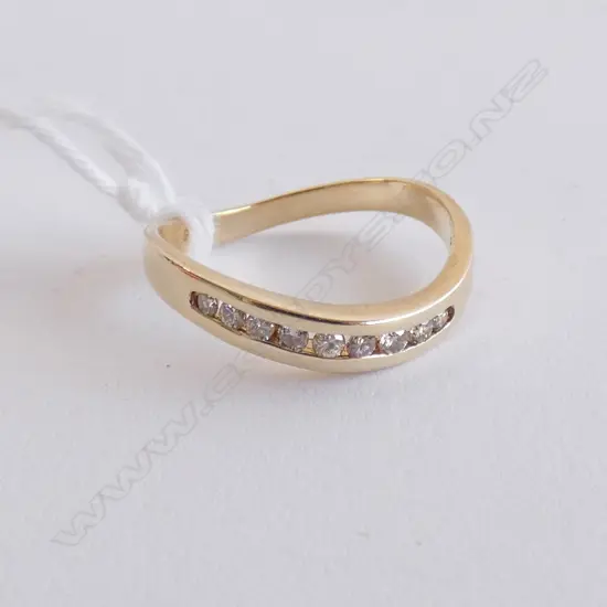 9CT GOLD AND DIAMOND BAND 1.8 GMS