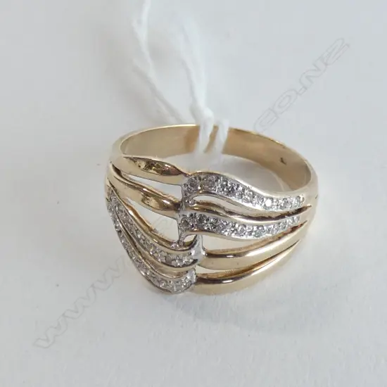 9CT GOLD AND DIAMOND RING