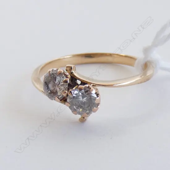 15CT YELLOW GOLD & FAUX 2 DIAMOND RING