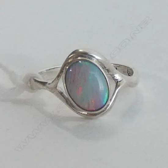 ST. SILVER & OPAL RING
