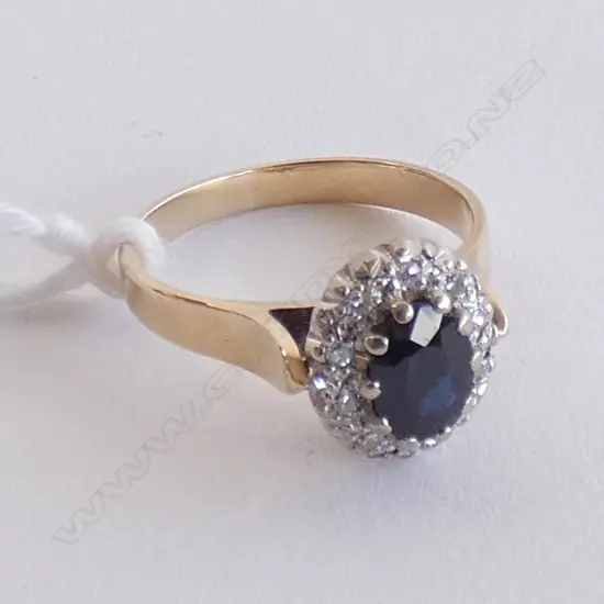 9CT GOLD SAPPHIRE AND DIAMOND CLUSTER RING