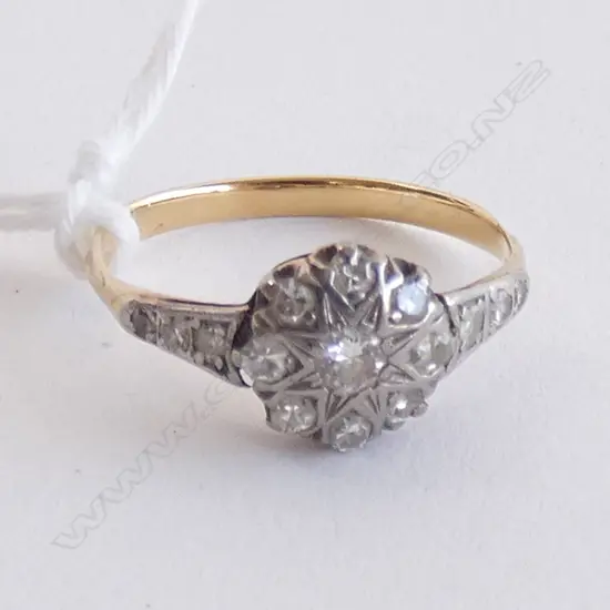 18CT & DIAMOND RING