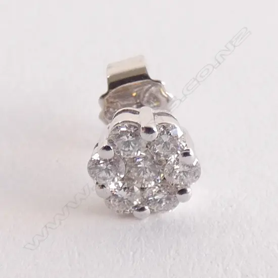 SINGLE DIAMOND CLUSTER STUD EARRING