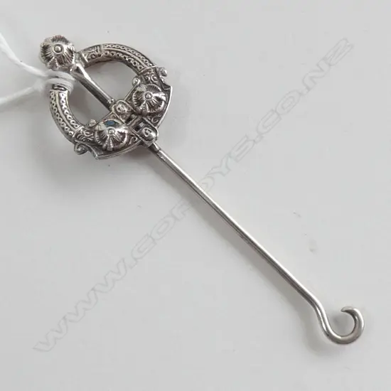 ENGLISH SILVER BOOT HOOK