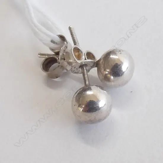PR SILVER BALL STUD EARRINGS