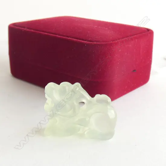 JADE (?) LION PENDANT