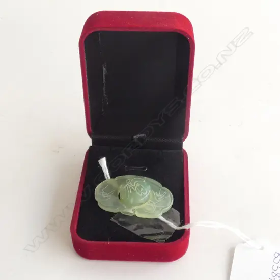 JADE (?) SPINNING PENDANT