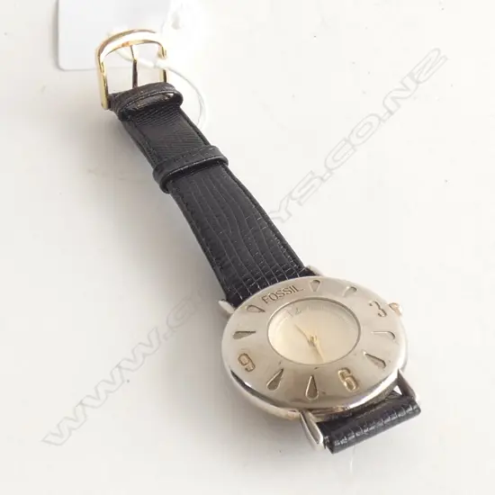 'FOSSIL' GENTS WRISTWATCH 