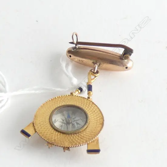 GOLD BROOCH WITH ROWING OARS & BOATER HAT SET WITH COMPASS