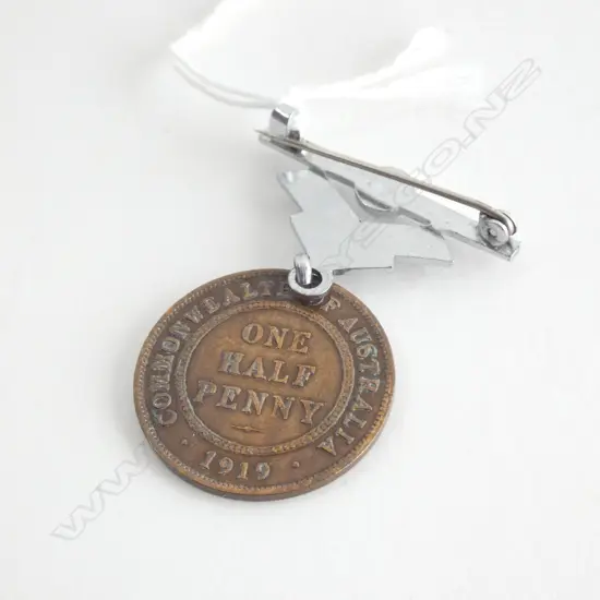 AUSTRALIAN 1919 HALF PENNY BADGE 