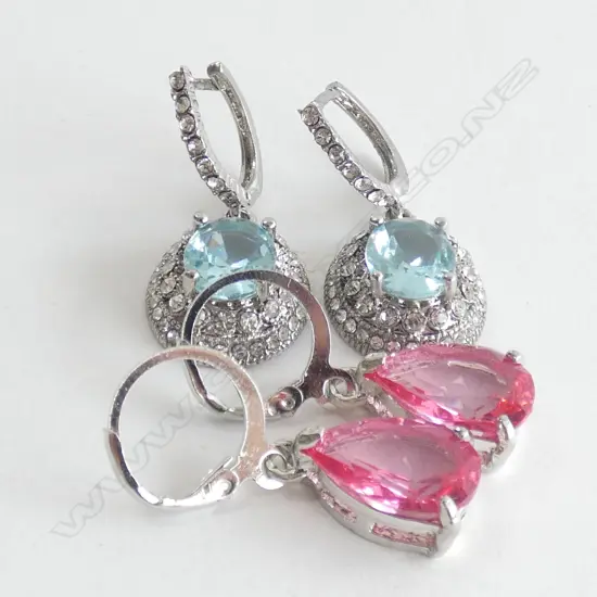 2 PRS SILVER EARRINGS WITH COLOURED STONES...