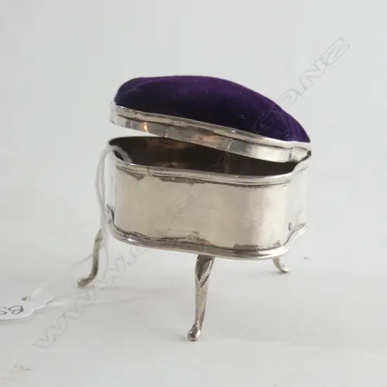 SM STG SILVER VELVET LIDDED TRINKET BOX  TOTAL WGT 26GMS